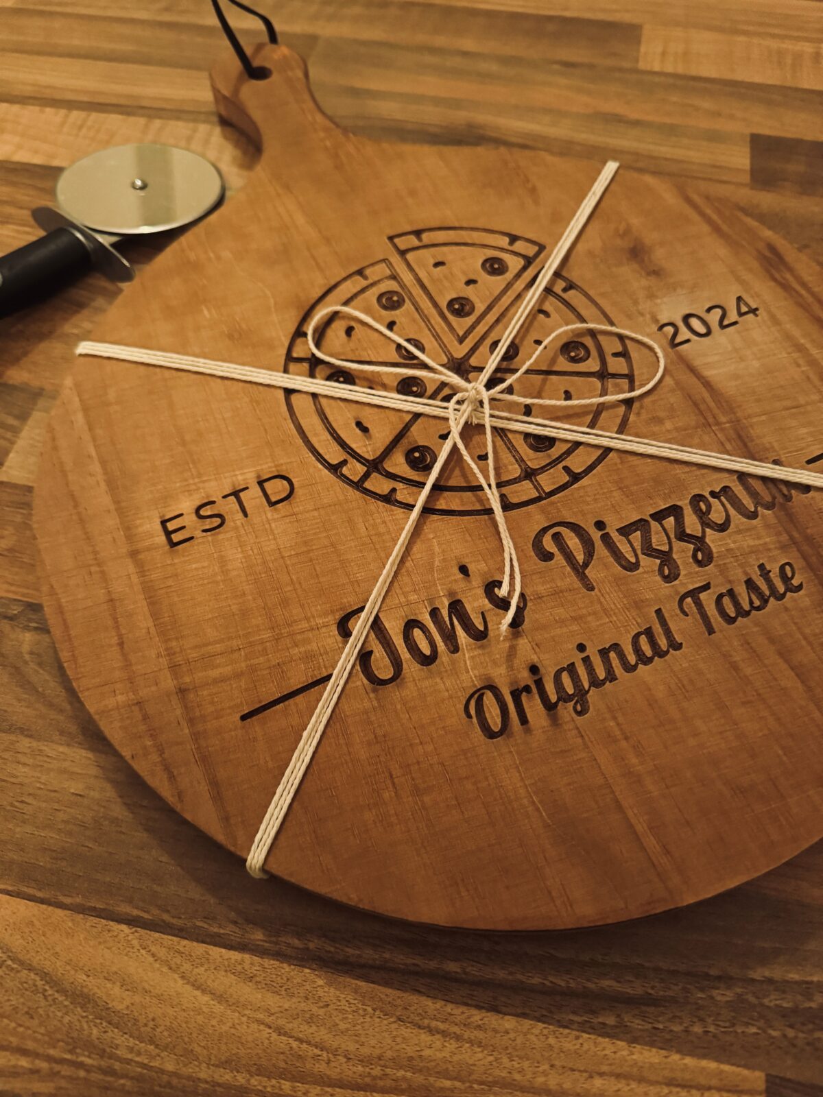 Large Acacia Wooden Pizza Board | Personalised Pizza Board | Gifts for Pizza Lovers | Custom Pizza Board | Pizza Present | Pizza Paddle - Image 4